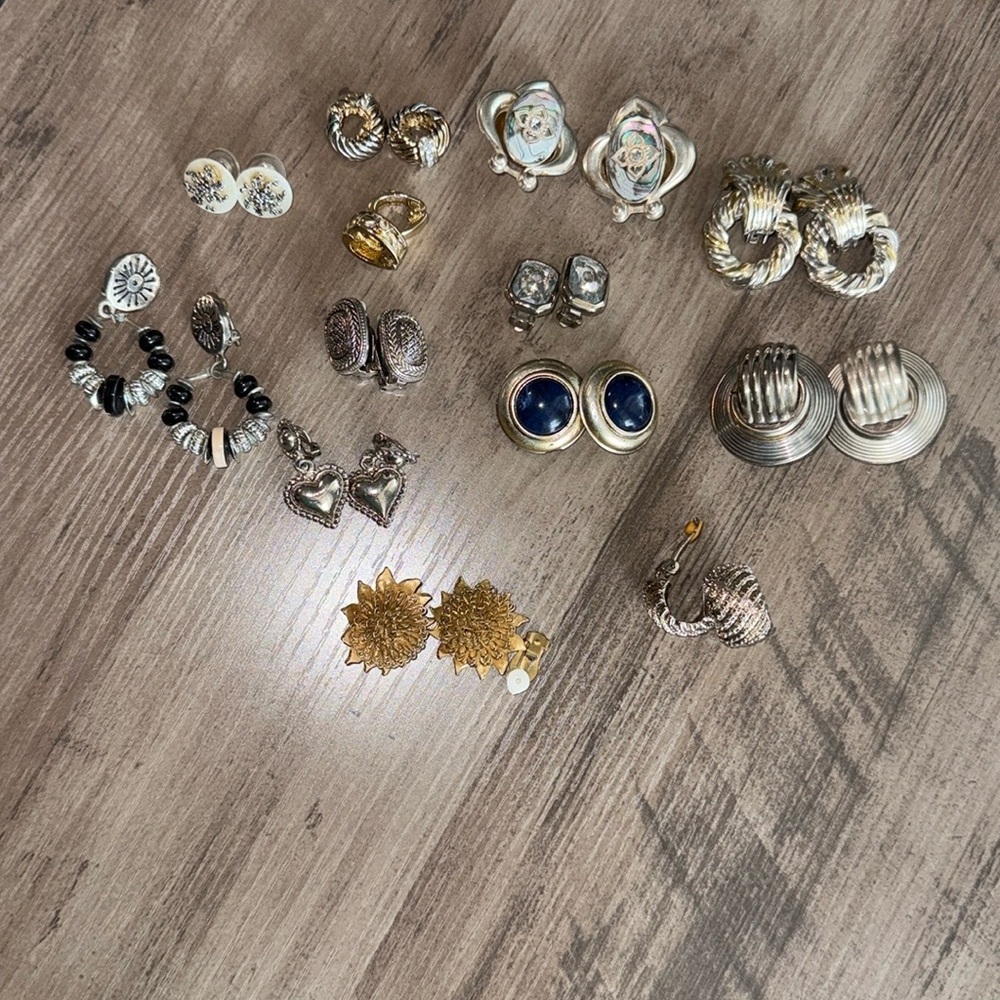 Make Offer Vintage Assorted Earrings Set